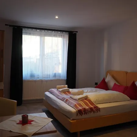 Piroska Apartment *